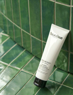 Natura Bissé Diamond Well - Living The Body Wash & Scrub