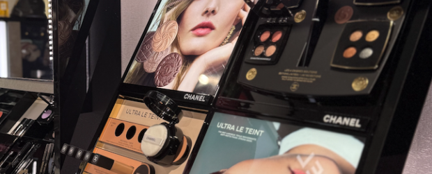 CHANEL - A GLAMOROUS HOLIDAY